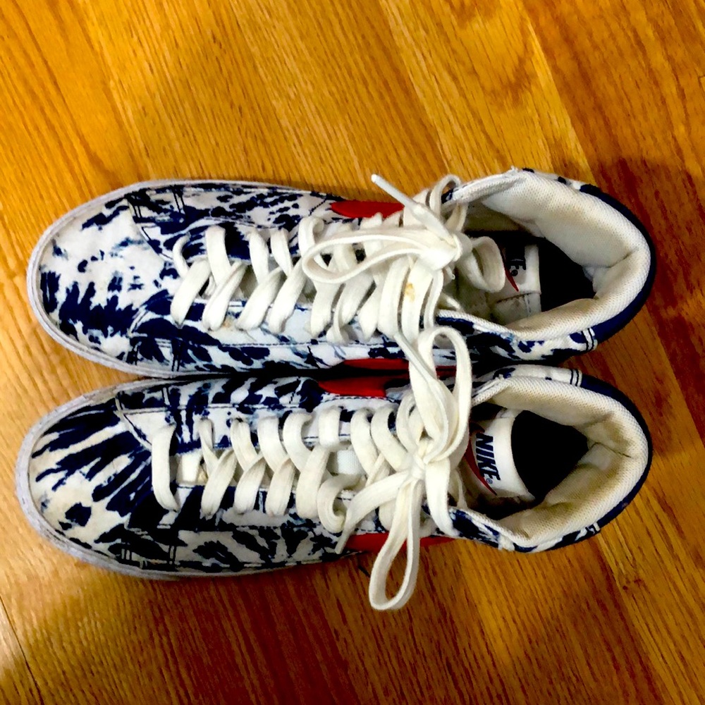 Nikes high tops shoes blue an red size 6 in men